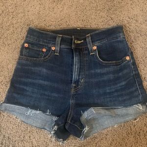 Levi’s short frayed bottom denim shorts